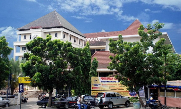Gedung STIE Dharmaputra Semarang